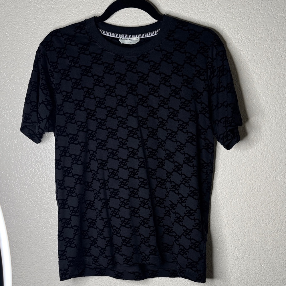 Worn 1x Fendi Tshirt Size Medium with velvet logo